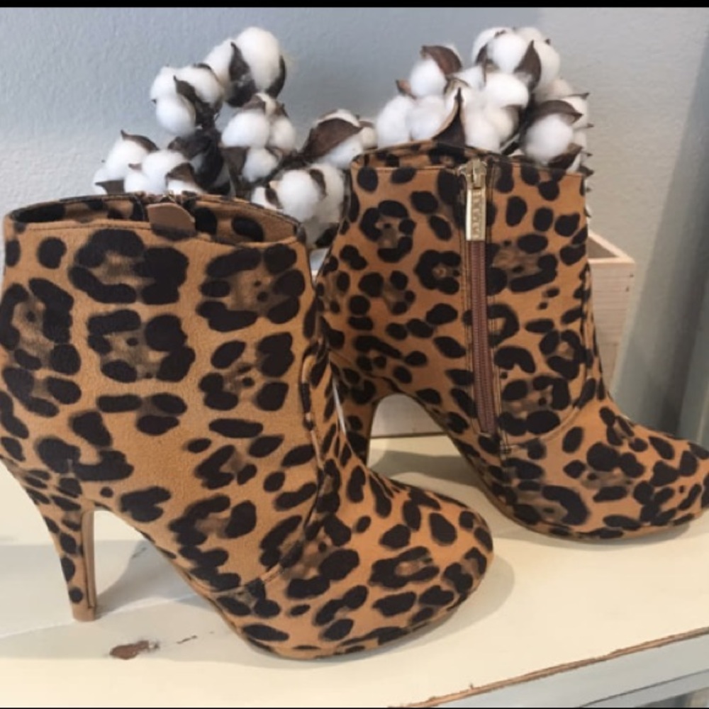 Bella Marie Leopard Booties size 7